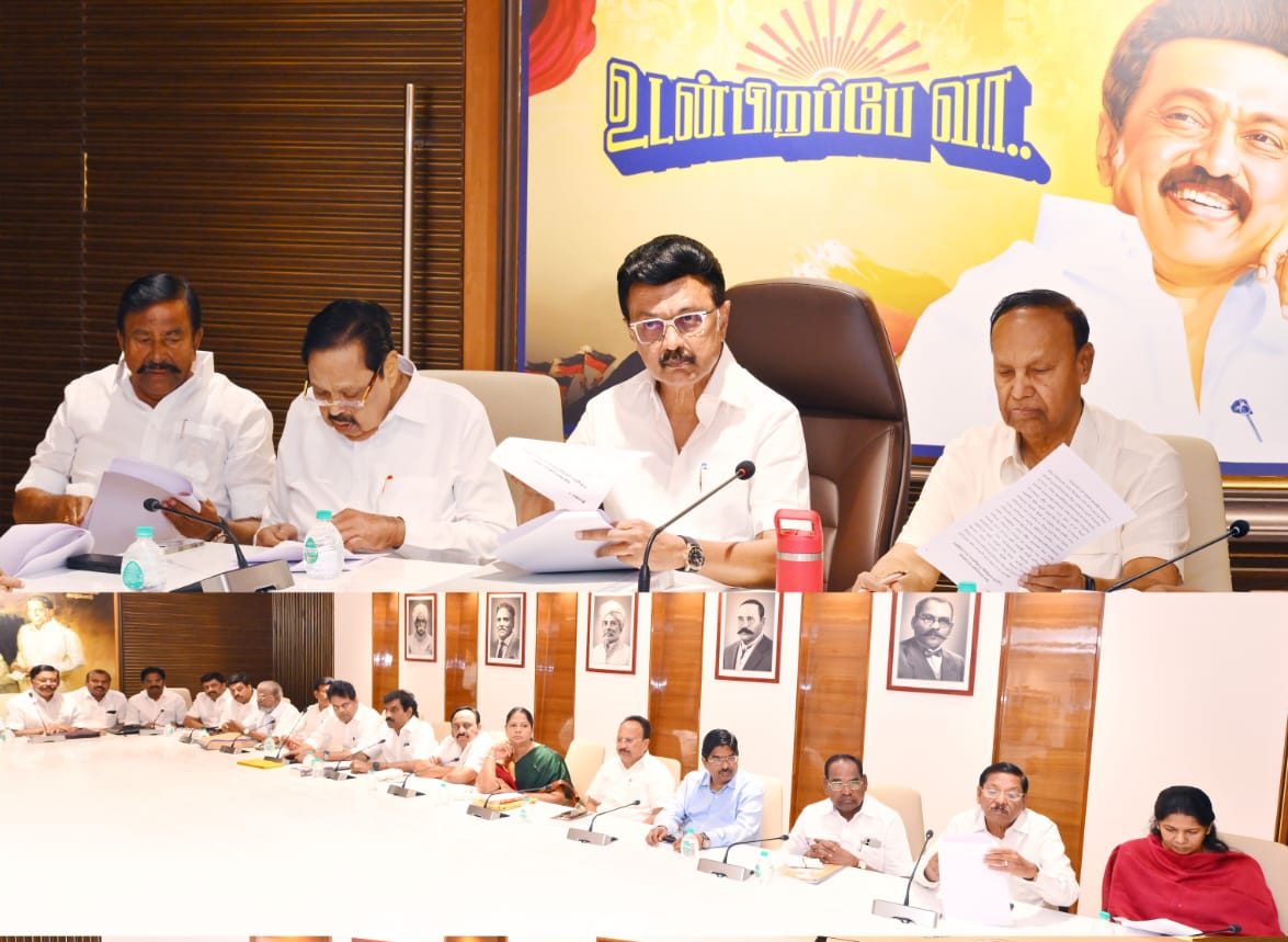 இலங்கையில் கைது செய்யப்பட்ட மீனவர்களையும் அவர்களின் மீன்பிடி உபகரணங்களுடன் கூடிய படகுகளையும் உடனடியாக விடுவிக்க முயற்சிகள் எடுக்க வேண்டும்..! -முதல்வர் மு.க.ஸ்டாலின் தலைமையில் நடைபெற்ற திமுக நாடாளுமன்ற உறுப்பினர்கள் கூட்டத்தில் தீர்மானம்