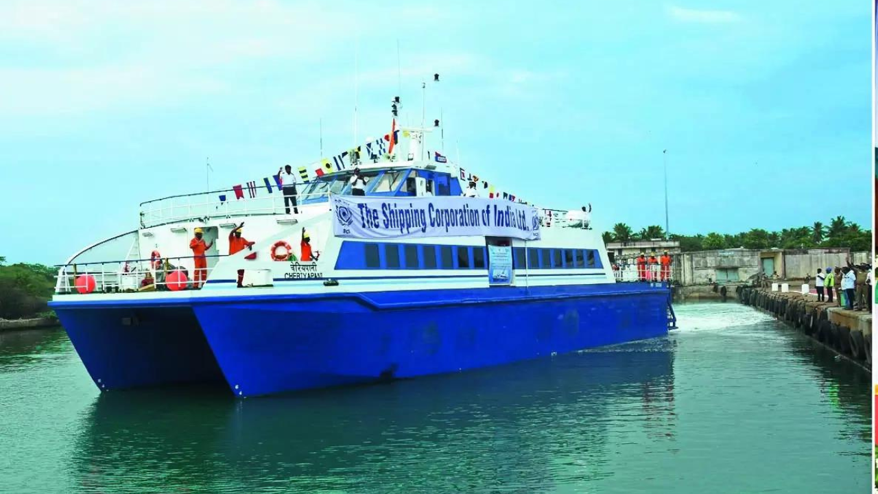 நாகை துறைமுகத்திலிருந்து காங்கேசன்துறைமுகத்துக்கு மீண்டும் பயணிகள் கப்பல் சேவை 77 பயணிகளுடன் தொடங்கியது