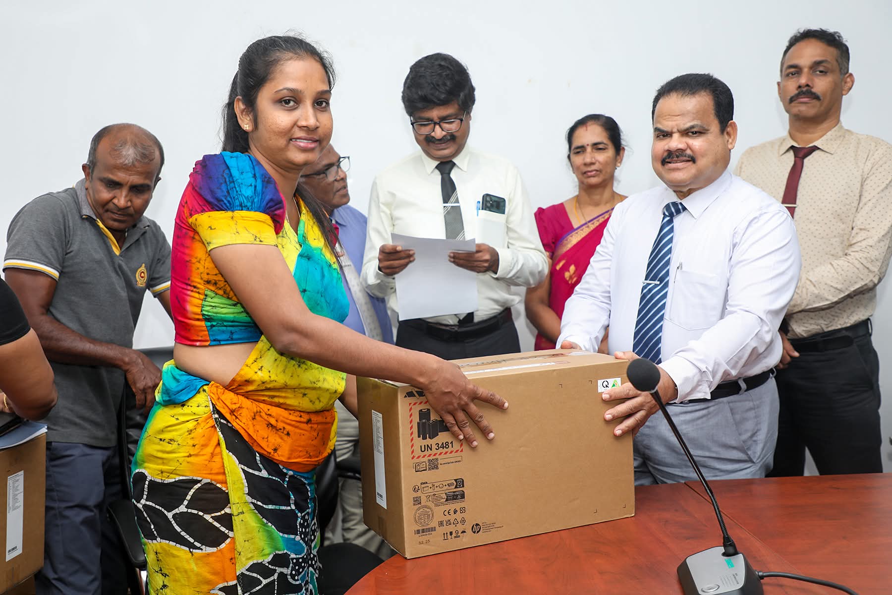 வடமத்தியில் அதிகாரிகளுக்கு மடிக்கணினிகள்