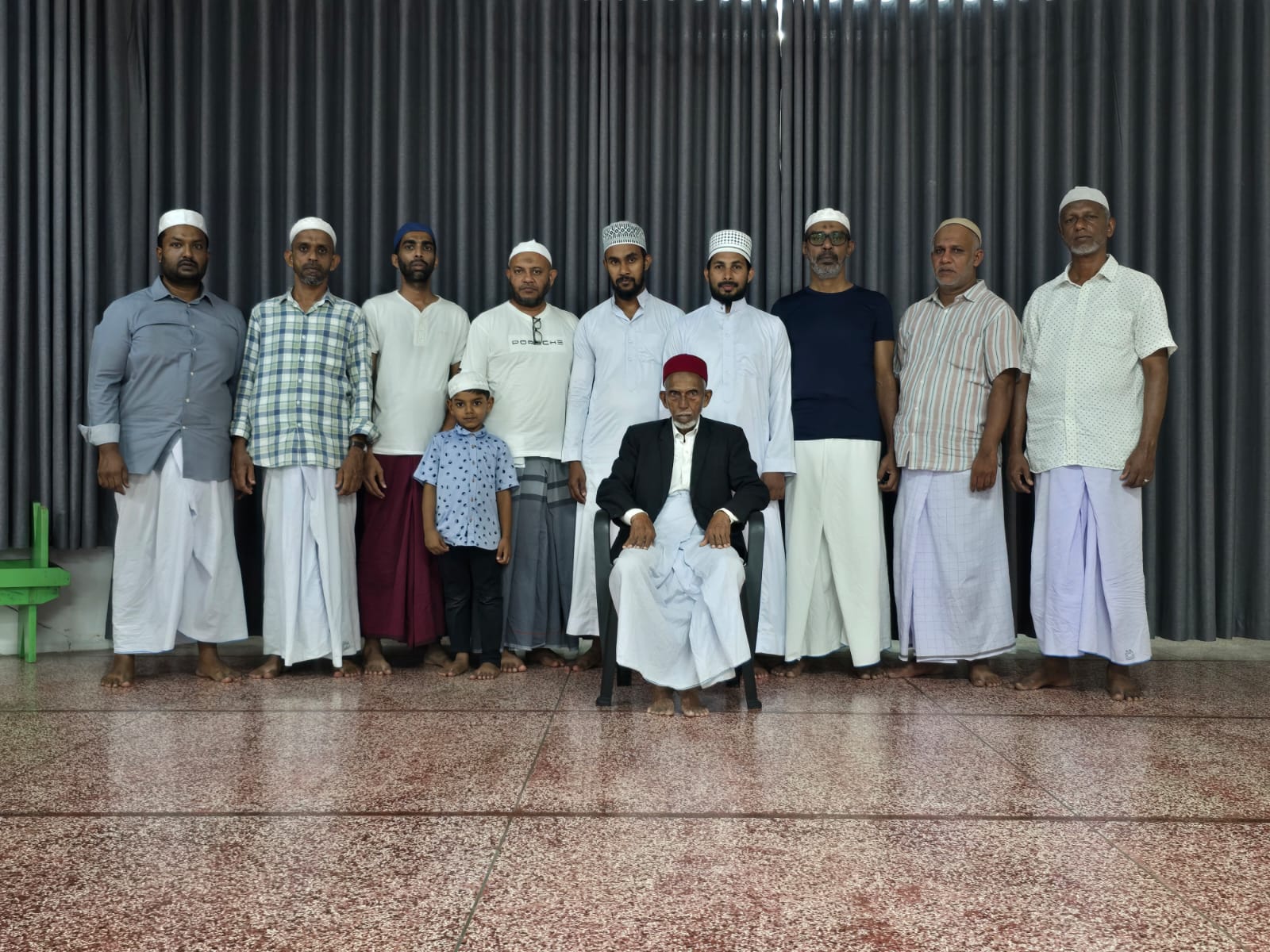 30 வருடங்கள் பணியாற்றிய முஅஸ்ஸினுக்கு சீனன்கோட்டையில் கெளரவம்