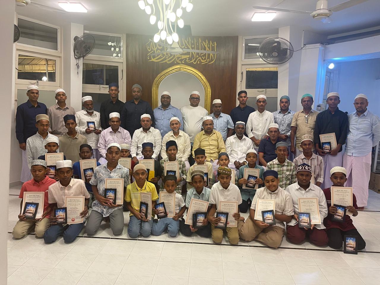 சீனன்கோட்டை முர்ஸிய்யா ஸாவியாவில் பணப் பரிசில் வழங்கும் நிகழ்வு.