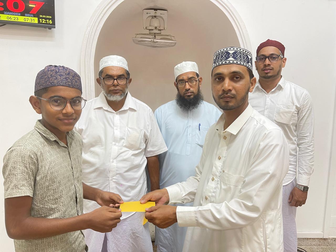 சீனன்கோட்டை மபாஹிரிய்யா ஸாவியாவில் ஹிஸ்புல் குர்ஆன் மஜ்லிஸில் பங்குபற்றியோருக்கு பணப் பரிசில்கள்…!