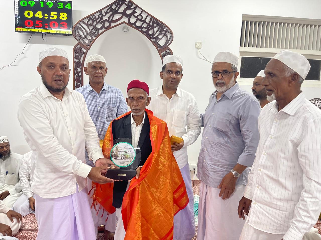 சீனன்கோட்டை வரலாற்றில் முதல் தடவையாக பள்ளிவாசலில் கடமையாற்றிய முஅஸ்ஸின் கௌரவிப்பு..!