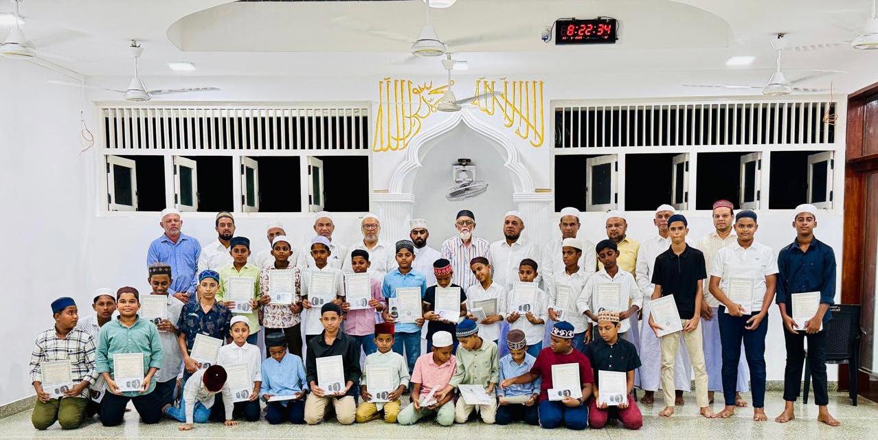 சீனன்கோட்டை பிடவலை ஸாவியாவில் ஹிஸ்புல் குர்ஆன் மஜ்லிஸில் பங்குபற்றியோருக்கு பணப் பரிசில்கள்