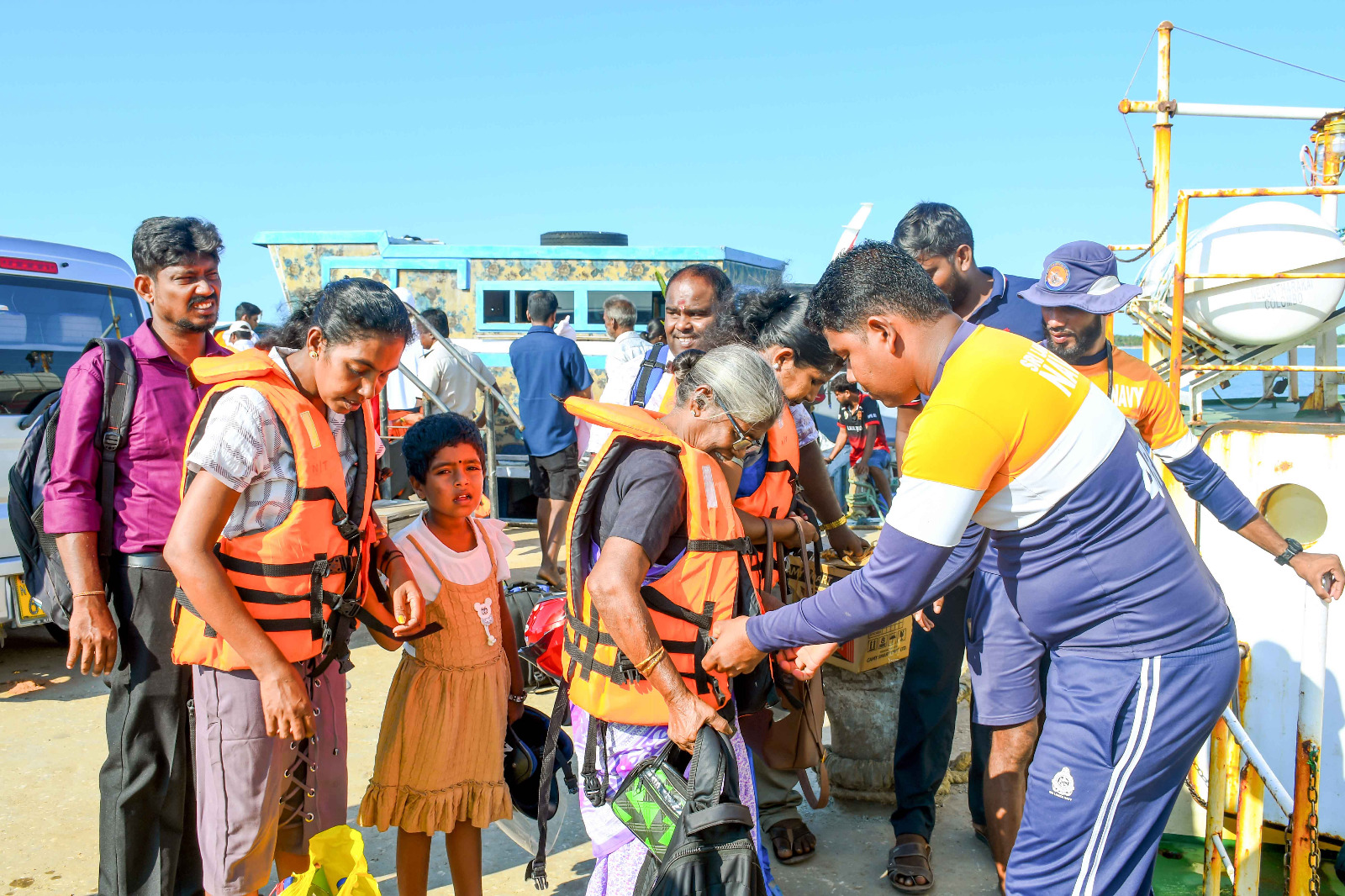 கப்பல் உரிமையாளர்கள் மற்றும் இயக்குபவர்களுக்கு கடல்வழிப் போக்குவரத்து பயிற்சி வழங்கிய கடற்படை