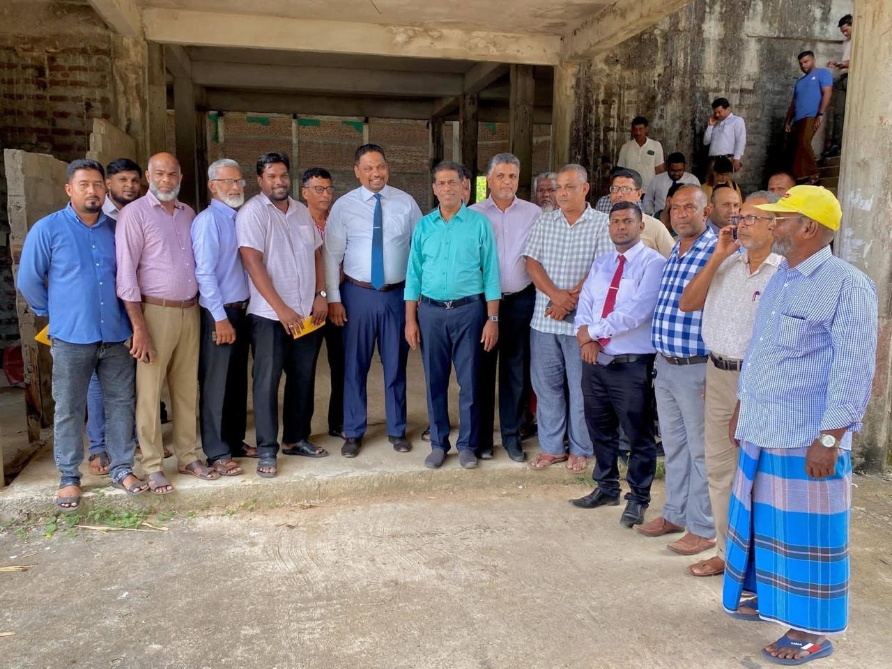 நிந்தவூர் கலாசார மண்டப ஆரம்ப கட்ட வேலைகள் ஆரம்பிப்பது தொடர்பாக மாவட்ட செயலாளரோடு ஆதம்பாவா MP கள விஜயம்