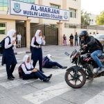 மயிரிழையில் தப்பிய 3 மாணவிகள்அல்-மர்ஜன் கல்லூரி முன்பாக சம்பவம்