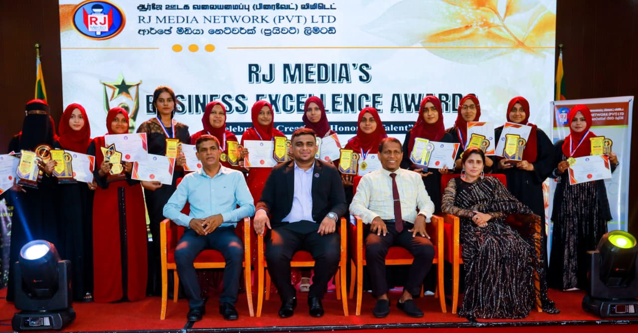 கொழும்பு பண்டாரநாயக்க சர்வதேச மாநாட்டு மண்டபத்தில் இளம் தொழில் முயற்சியாளர்களைக் கௌரவித்த ஆர் ஜே மீடியா