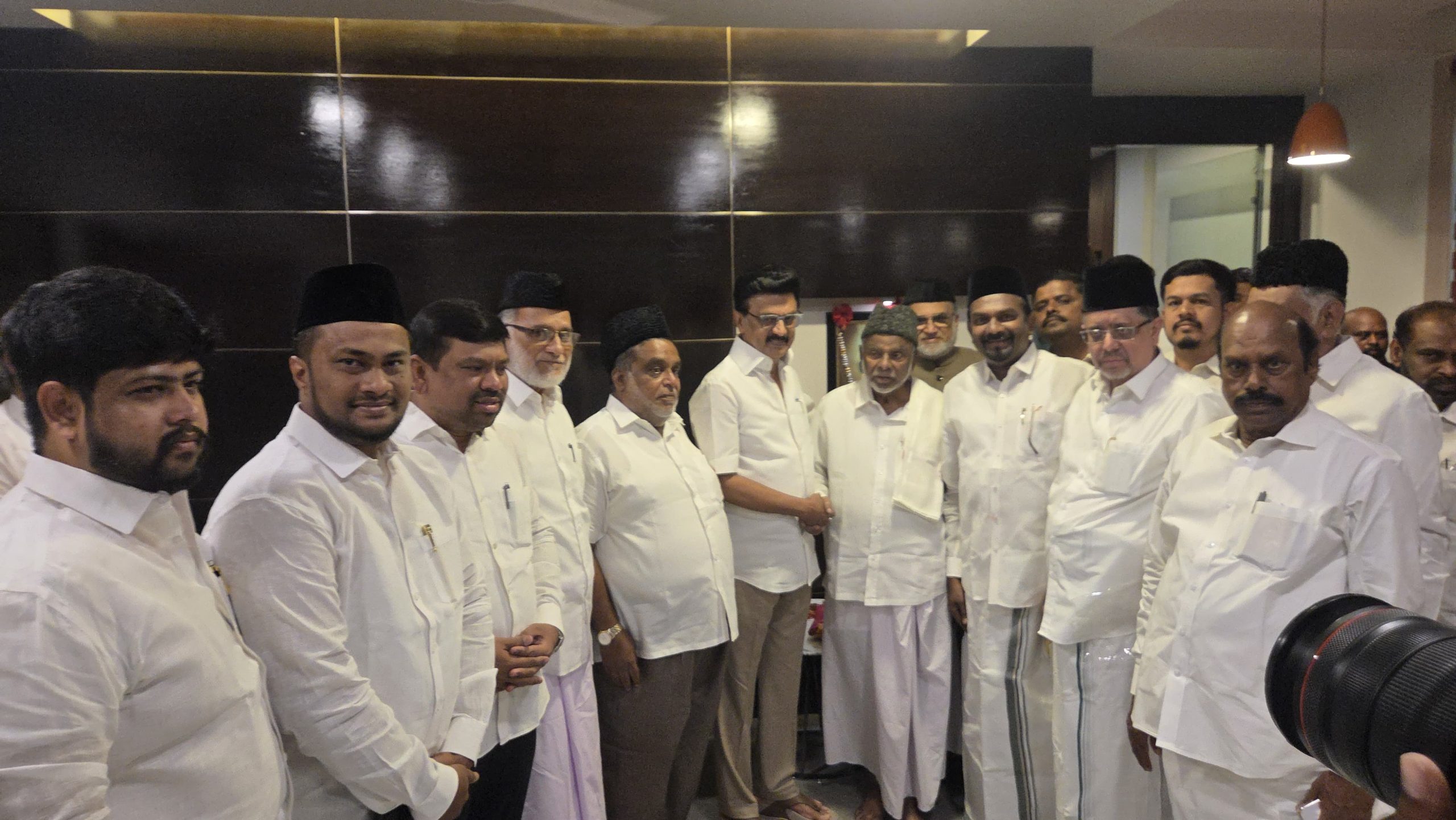 தி.மு.க தலைமையிலான கூட்டணியில் தொடர்ந்தும் இருப்போம்; இந்திய முஸ்லிம் லீக் தலைவர் பேராசிரியர் காதர் மொகிதீன் ஸ்டாலினிடம் உறுதி
