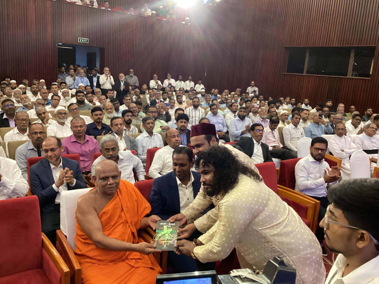 இன மத ரீதியான பிரச்சினைகளை ஏற்படுத்துவோரு க்கு எதிராக தண்டனை வழங்கும் சட்டத்தை பாராளுமன்றத்தில் கொண்டு வருவோம்; பெளத்தம் முஸ்லிம் நூல் வெளியீட்டு விழாவில் அமைச்சர் கலாநிதி ஹினிதும சுனில் செனவி