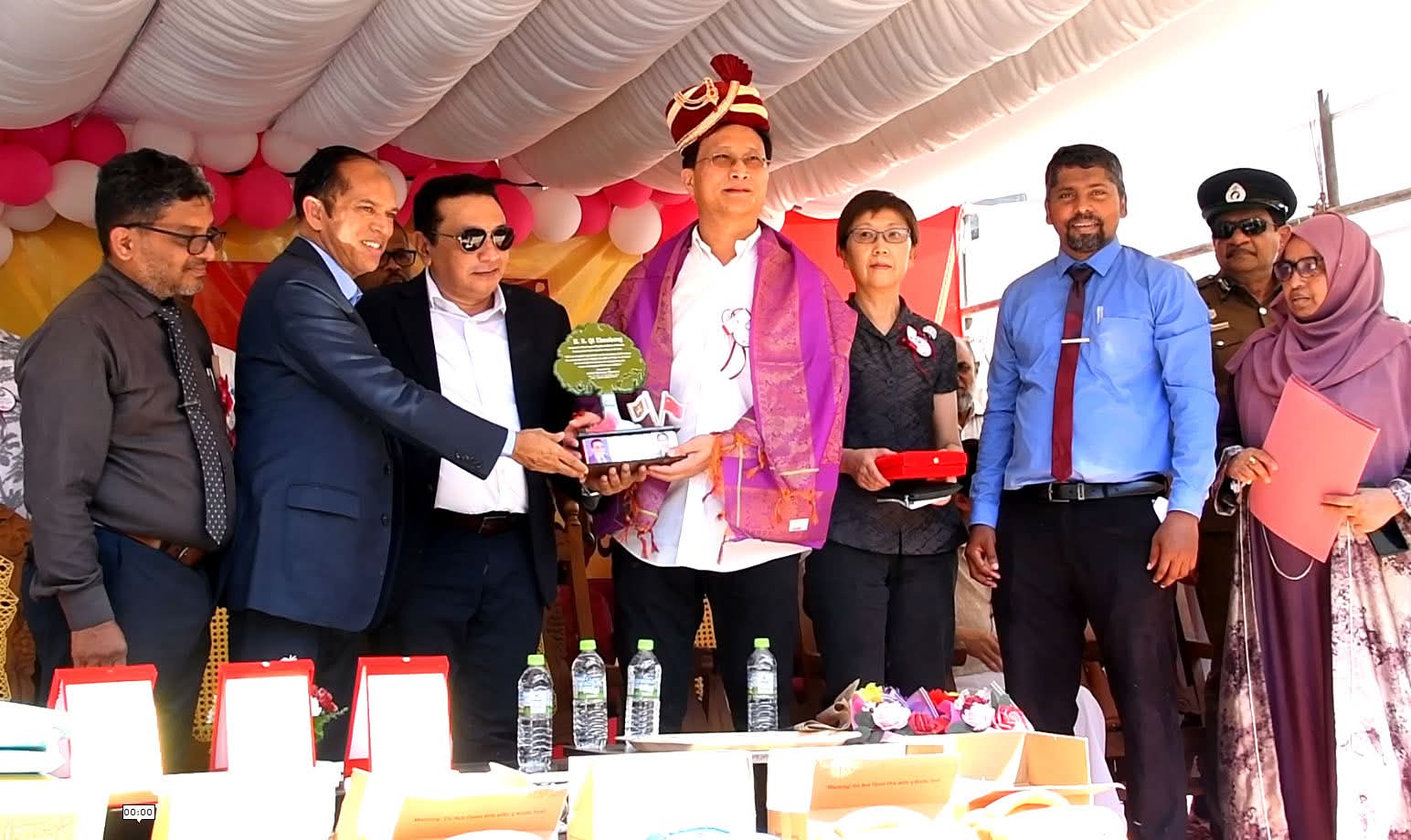 சீன அரசினால் கல்முனை பாடசாலை மாணவர்களுக்கு கற்றல் உபகரணங்கள் மற்றும் உலருணவுப் பொதிகள் வழங்கி வைப்பு