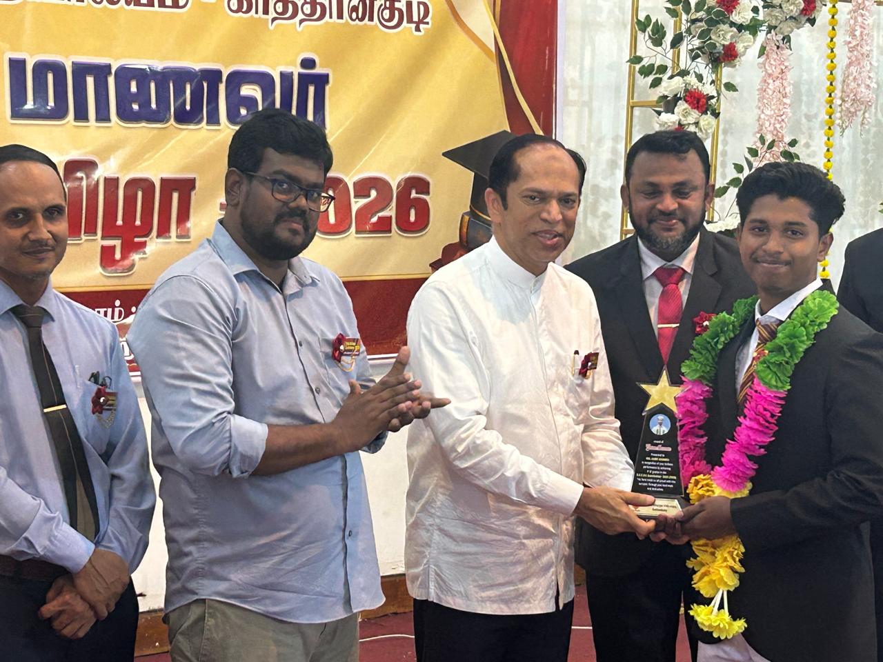 வரலாற்று சாதனை படைத்த ஹிழுறிய்யா வித்தியாலய மாணவர்களுக்கு மாபெரும் கௌரவிப்பு; பிரதம அதிதியாக கலாநிதி எம்.எல்.ஏ.எம். ஹிஸ்புல்லாஹ்