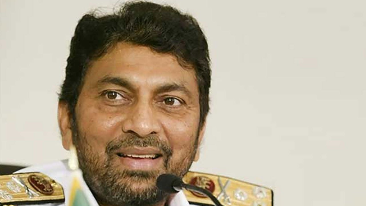 முன்னாள் கடற்படை தளபதி வசந்த கரன்னாகொட கைது
