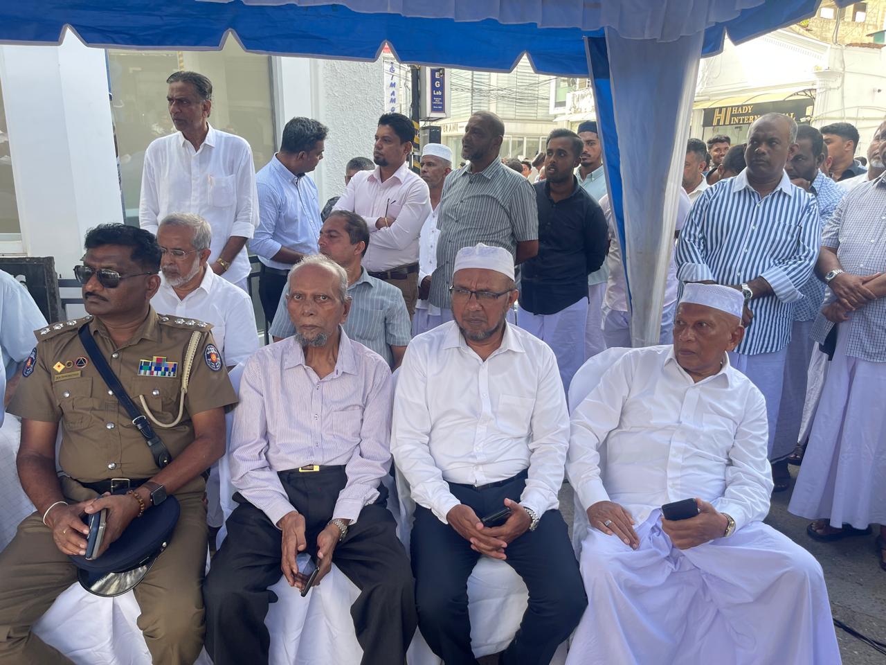 புதுப்பொழிவு பெற்ற சீனன் கோட்டை “பத்தை” இரத்தினக்கல் வர்த்தக சந்தை