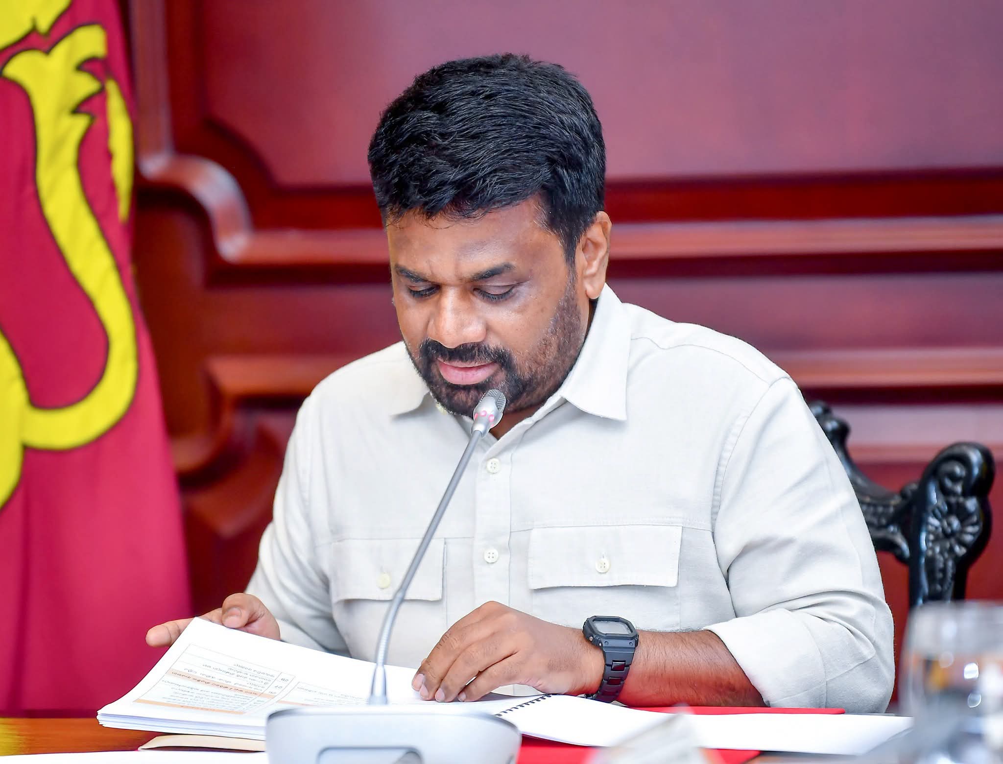 வெளிநாட்டில் தொழில்புரியும் இலங்கையர்கள்நாடு திரும்பிய பின் அவர்களின் எதிர்கால முன்னேற்றத்திற்கு இந்நாட்டில் பயன்படுத்தப்படாத காணிகளை வழங்கும் திட்டத்தை தயாரிக்கவும் – ஜனாதிபதி அறிவுறுத்தல்