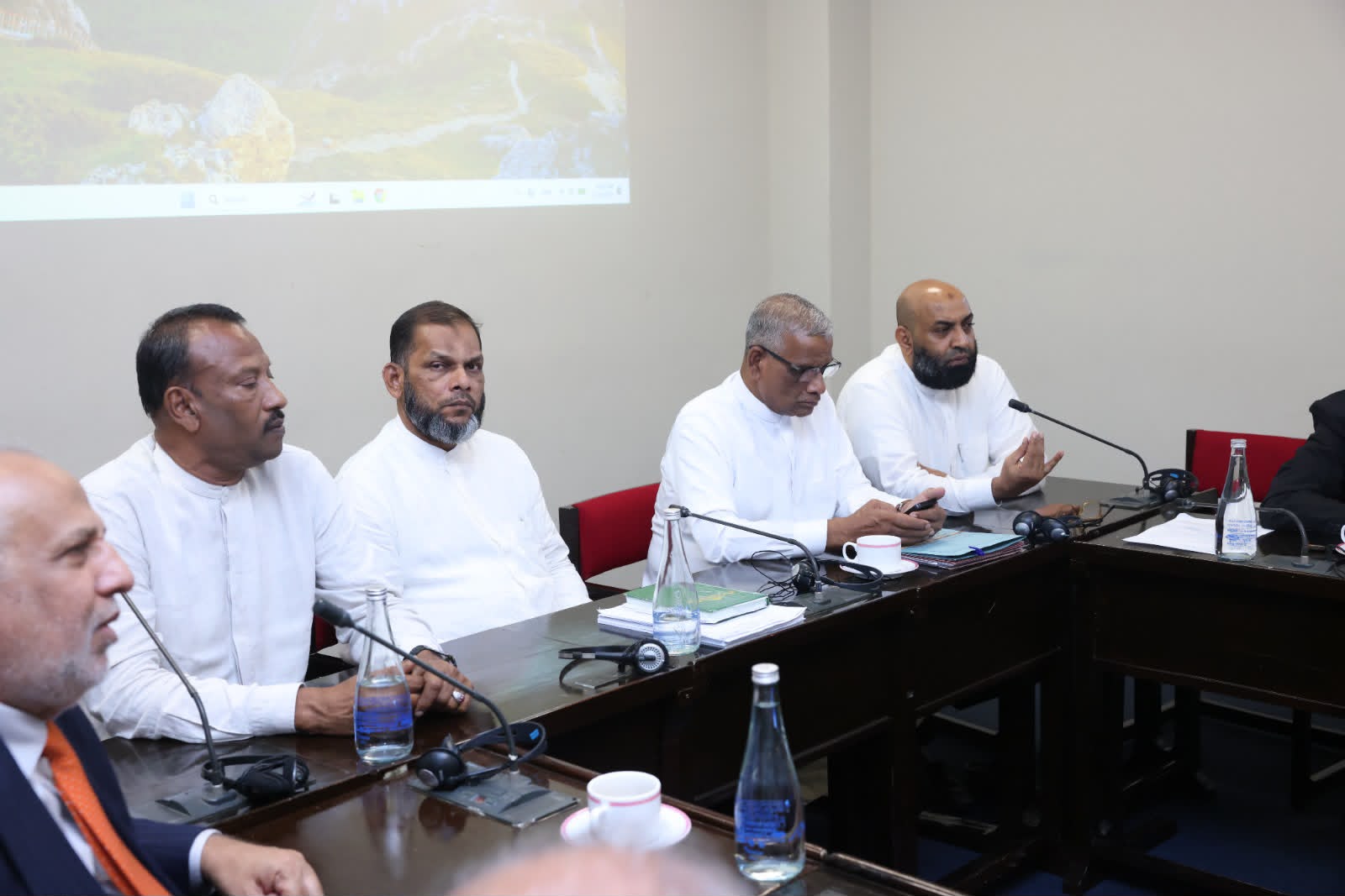 தமிழ் பேசும் கட்சிகள் பேரவை ஜனாதிபதி- எதிர்கட்சித் தலைவர் சந்திப்புக்கு ஆயத்தம்