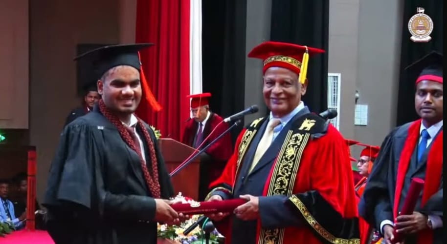 ஹிதாயத் நகர் இளைஞரின் கல்விச் சாதனை; கிராமத்திற்கு பெருமை சேர்த்த பதுருதீன் முஹம்மட் பவாஸ்