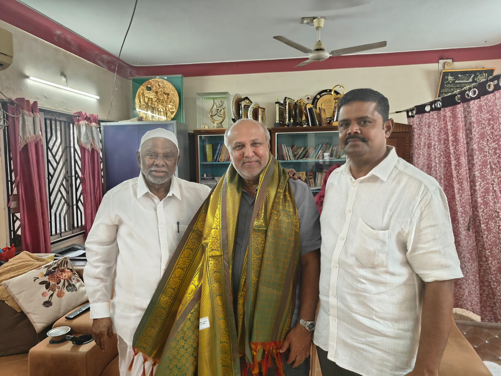 பேராசிரியர் காதர் மொகிதீன், ரவூப் ஹக்கீம் திருச்சியில் சந்திப்பு