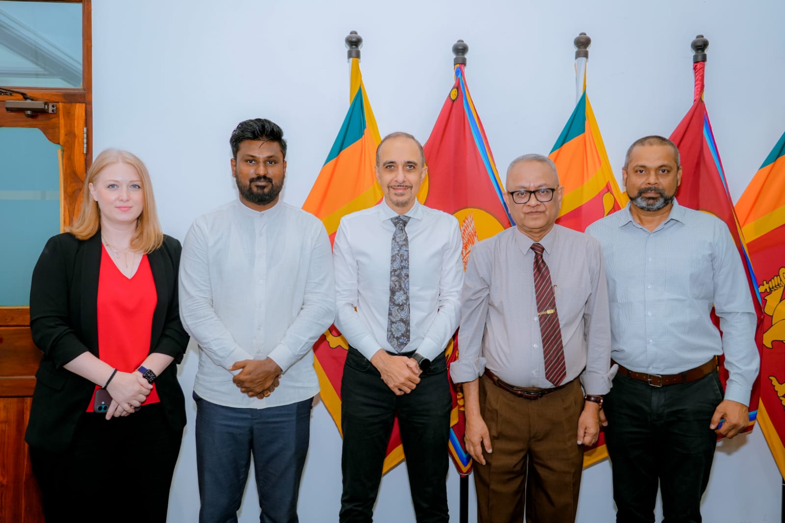 உலக வங்கி பிரதிநிதிகளுடன் கிழக்கு அபிவிருத்தி தொடர்பில் மாகாண ஆளுனருடன் கலந்துரையாடல்