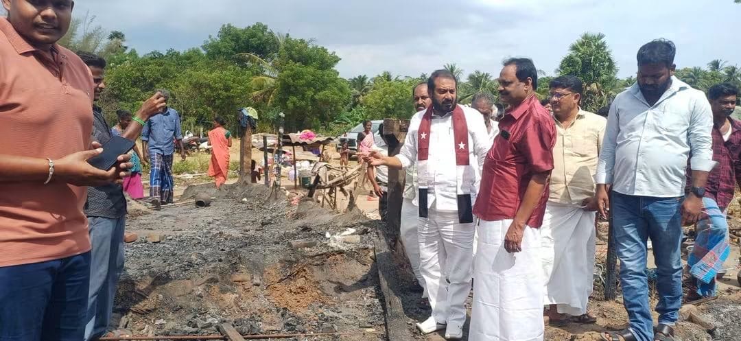 சிதம்பரம் அருகே தீ விபத்து: 16 வீடுகள் எரிந்து சேதம் – பாதிக்கப்பட்ட மக்களை நேரில் சந்தித்தார் மு. தமிமுன் அன்சாரி MLA
