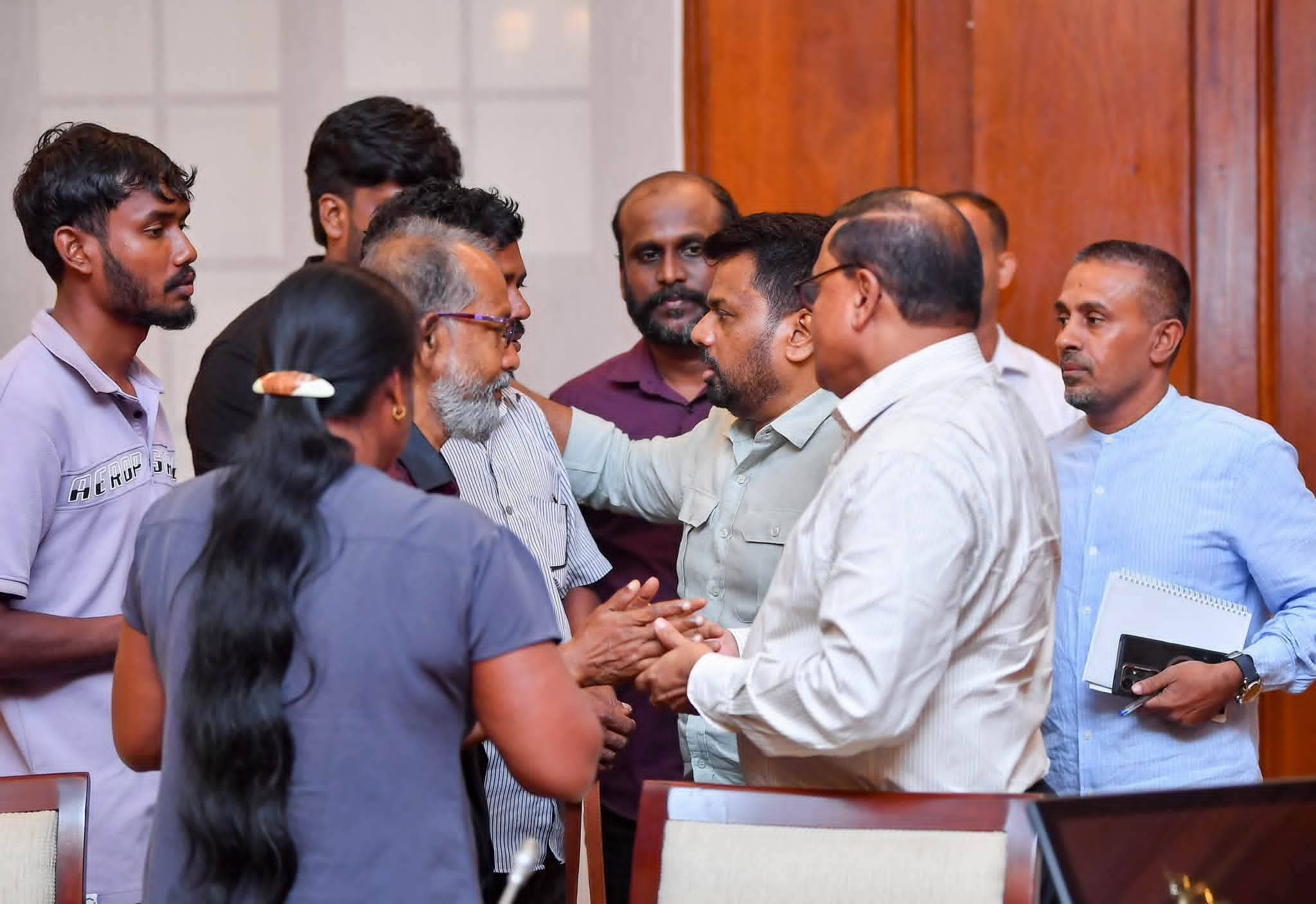 அனோஜனின் விவகாரத்தில் பொது மன்னிப்பு பெற தீவிர முயற்சி செய்வோம்; அனோஜனின் குடும்பத்தினரிடம் ஜனாதிபதி உறுதி
