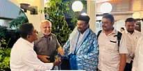 இலங்கை வந்துள்ள தமிழக அமைச்சர் சாஜஹானுக்கு விமான நிலையத்தில் பெரு வரவேற்பு