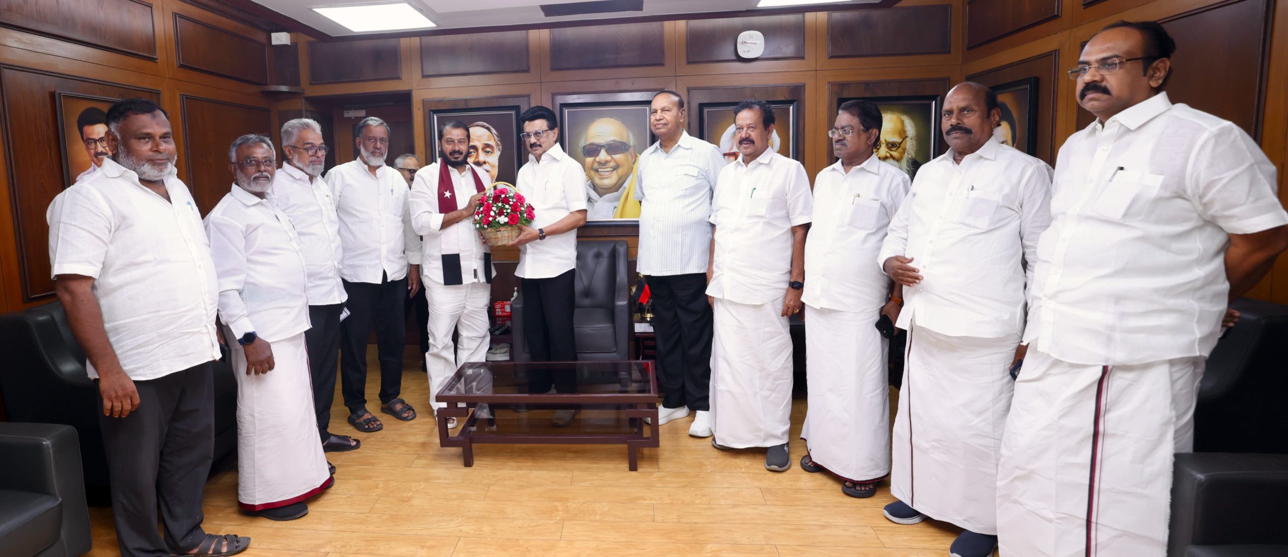 திமுக தலைவரை சந்தித்த தமிமுன் அன்சாரி மற்றும் ம.ஜ.க நிர்வாகிகள்