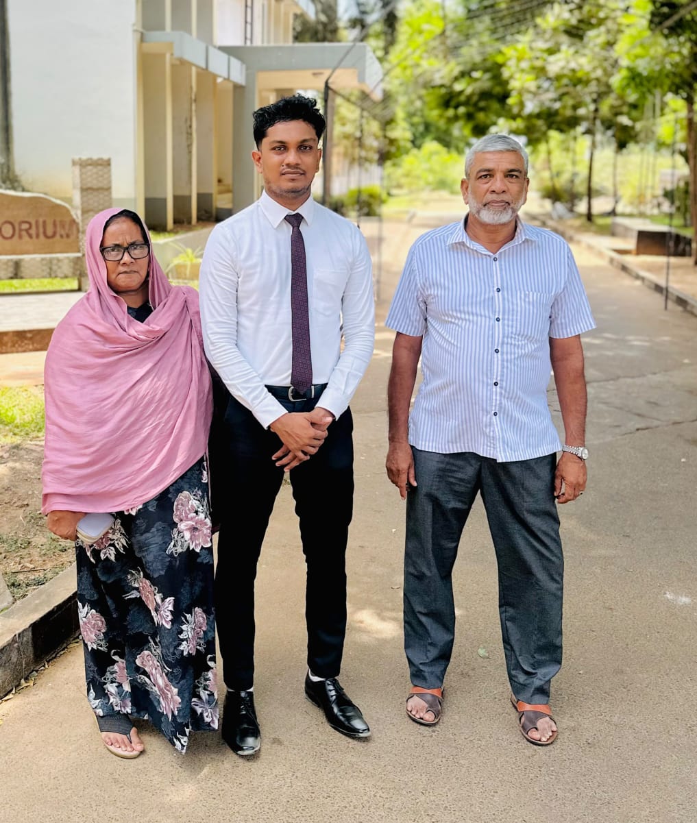 மருத்துவ இறுதித் தேர்வில் First Class; நான்கு துறைகளில் Distinction பெற்று சாதனை படைத்து சாலம்பைக்குளத்திற்கு பெருமை தேடிக் கொடுத்தார் ஸாஜித் ஸாஹிப்